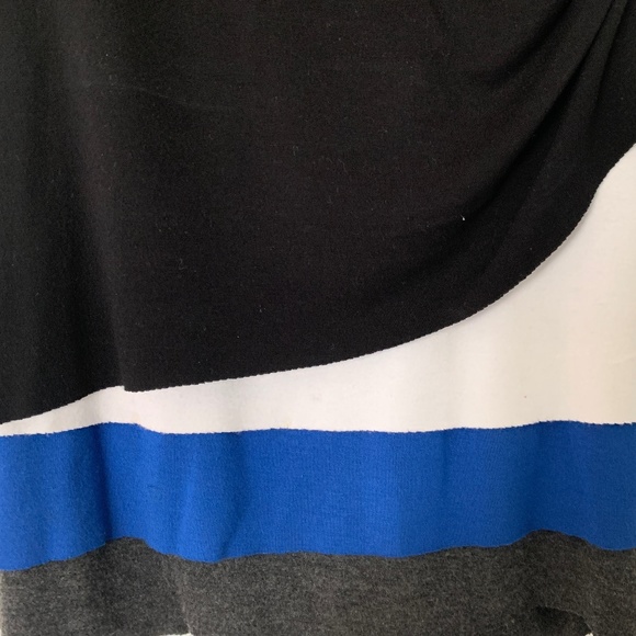 Black dress with color block detail - Picture 2 of 2